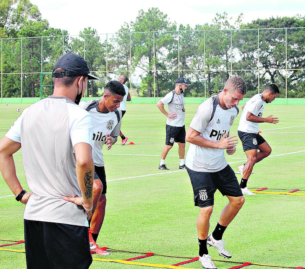 Ponte Preta aposta nos jogadores vindos das categorias de base na composição do elenco principal (Ponte Press)