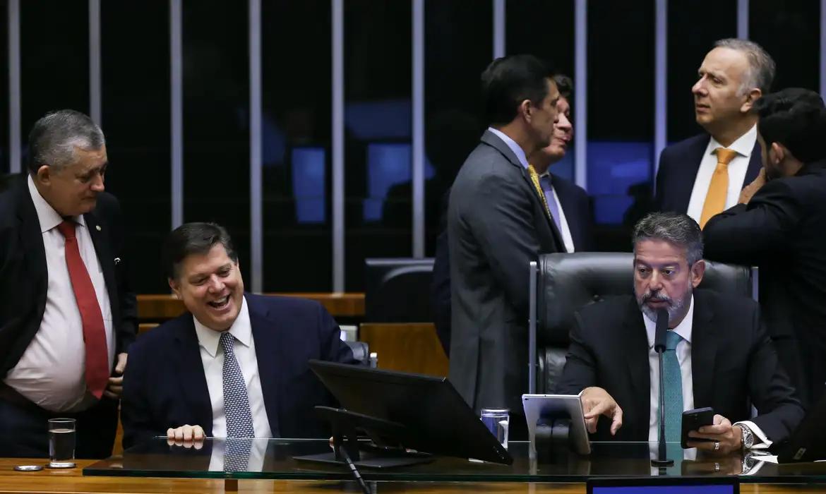Proposta foi aprovada com 371 votos a 121, com três abstenções (Lula Marques/ Agência Brasil)