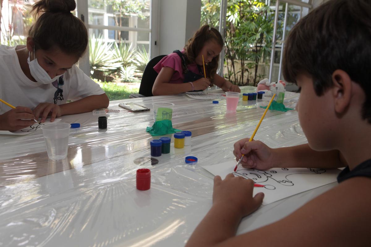 Após a apresentação do coro, as crianças participaram de uma atividade de pintura com guache (Rodrigo Zanotto)