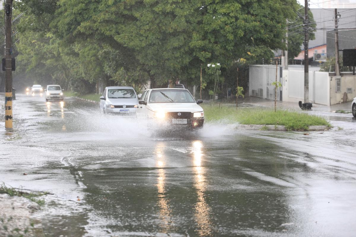 Ruas alagadas e enchentes são problemas cada vez mais comuns durante as tempestades em Campinas; Prefeitura avalia que intervenções planejadas deverão resolver em 90% o problema de enchentes nas bacias dos córregos Serafim e Proença (Kamá Ribeiro)