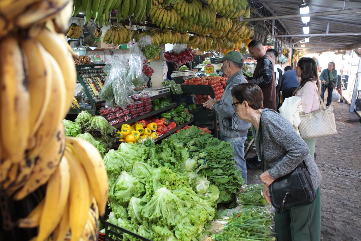 A banana foi o item que sofreu o maior reajuste (14,5%), seguida pelo quilo de carne (5,23% de elevação); de janeiro a novembro, a banana foi o segundo produto com maior crescimento no valor, atrás apenas do arroz (Rodrigo Zanotto)