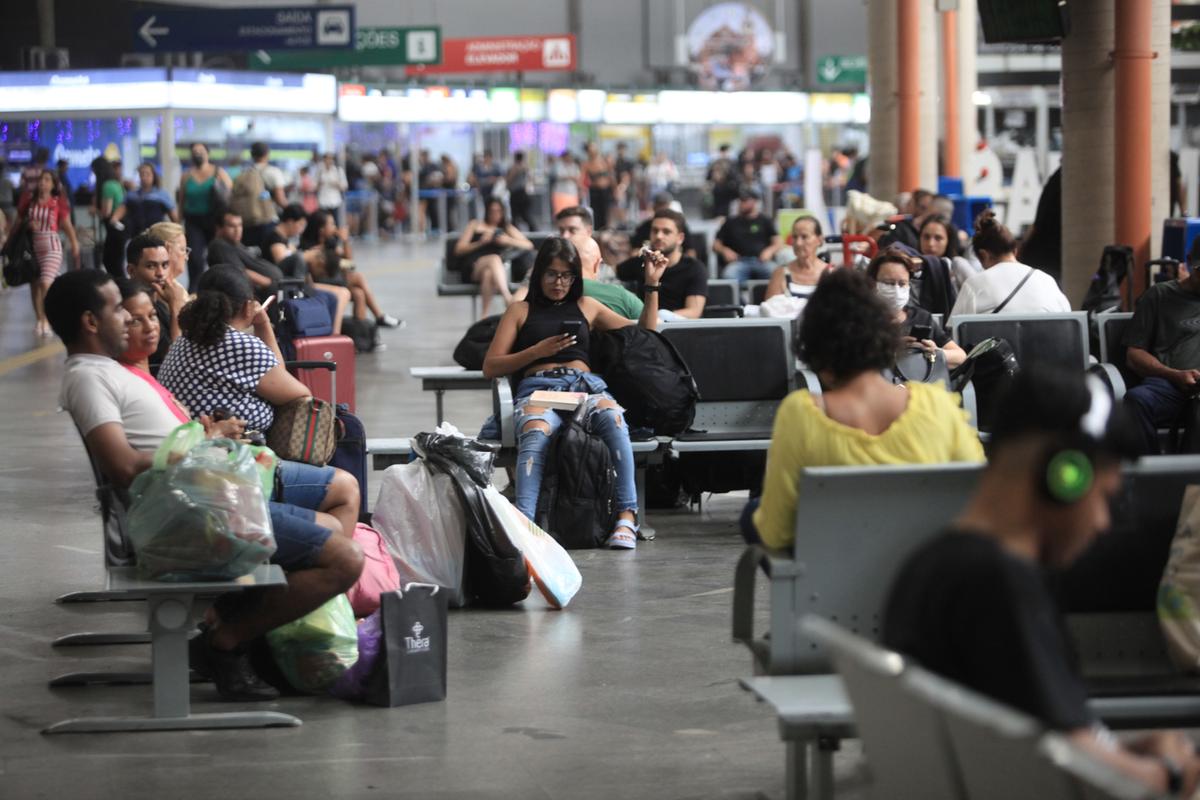 Entre embarque e desembarque, Rodoviária de Campinas espera mais de 230 mil passageiros; hoje, sexta-feira, local deve ter um dos dias mais movimentados deste final de ano (Kamá Ribeiro)