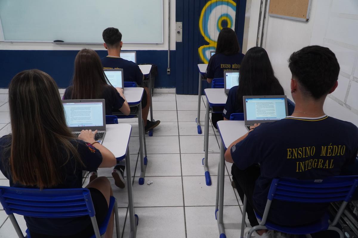 Durante todo o segundo semestre, mais de 2,4 milhões de estudantes submeteram 3,5 milhões de redações para análise da IA; considerando apenas a Diretoria de Ensino Campinas Oeste, foram 120 mil (Secretaria da Educação/SP)