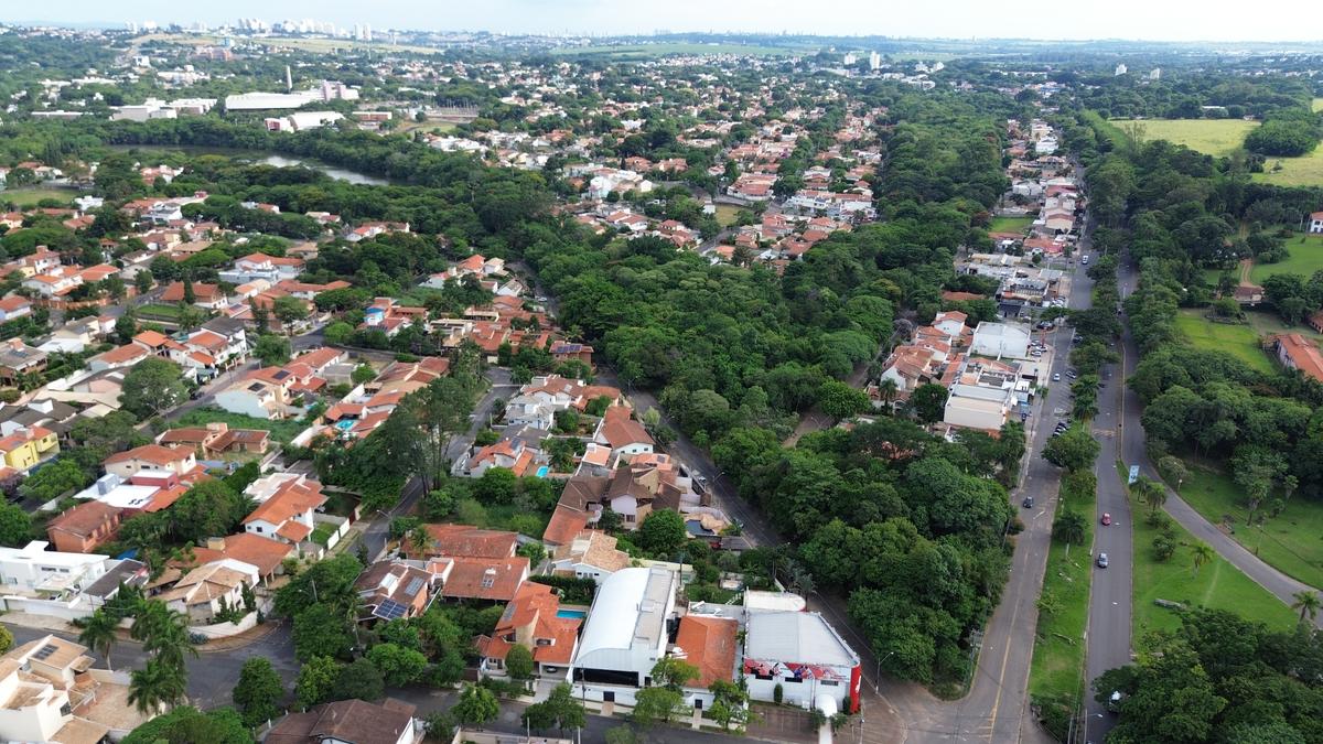 O distrito de Barão Geraldo dispõe de uma variedade de estabelecimentos comerciais, serviços e áreas verdes que conferem uma qualidade de vida única aos seus habitantes (Alessandro Torres)