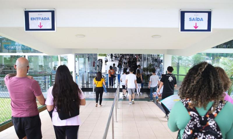 Participantes do Exame Nacional do Ensino Médio (Enem) 2021 fazem, neste domingo (28), segundo dia de avaliação, provas de matemática e de ciência da natureza. (Valter Campanato/Agência Brasil)