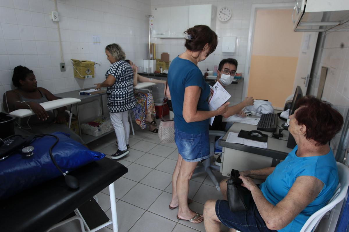 Centro de Saúde localizado no Jardim Eulina tem recebido um grande fluxo de pessoas com sintomas de dengue; será o terceiro mutirão no bairro em apenas cinco semanas (Kamá Ribeiro)