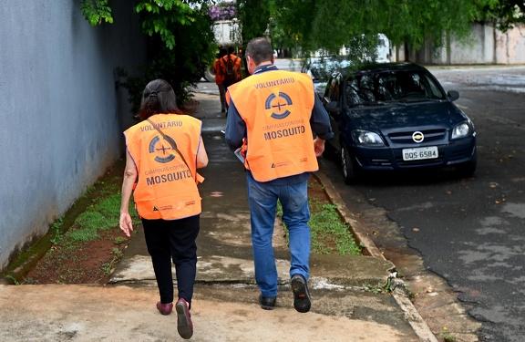 Voluntários durante 3º mutirão de 2024 para combate à dengue em Campinas (Carlos Bassan/ PMC)