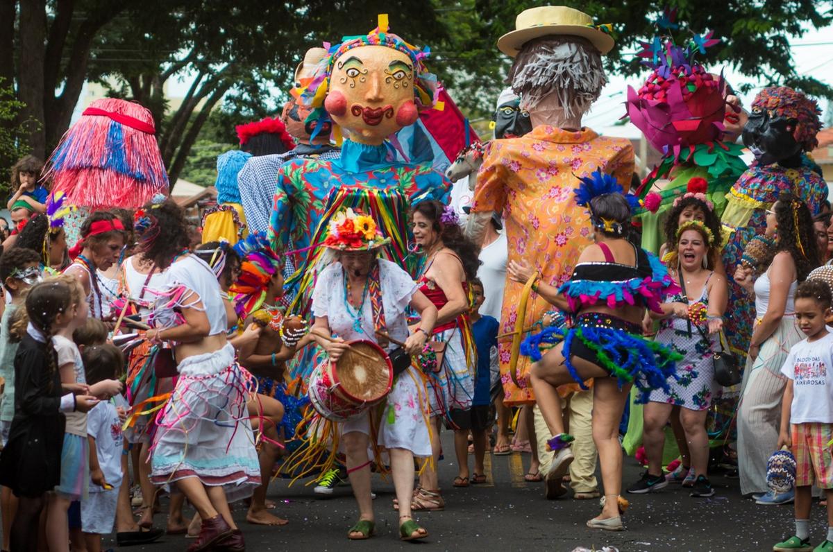 Os bonecões são tradição no Bloco das Caixeirosas, que faz seu desfile oficial no dia 10 de fevereiro, no distrito de Barão Geraldo (Fabiana Ribeiro)