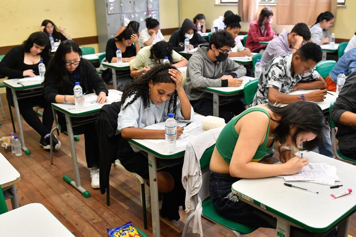 Unicamp oferece 325 das 15,3 mil oferecidas em todo o Provão Paulista; ao todo, 180.024 estudantes passaram por todas as primeiras etapas do processo seletivo (Governo do Estado)