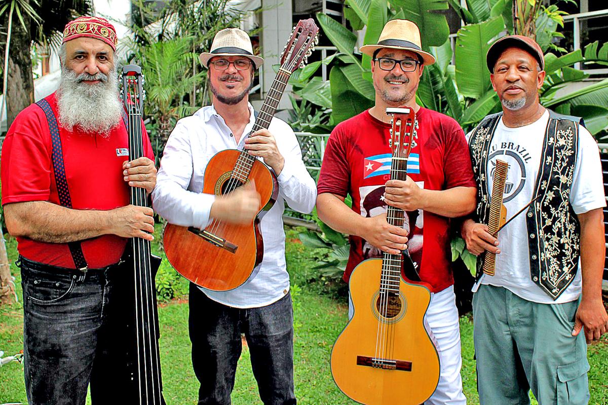 A banda formada por Sergio Turcão (baixo e Voz), Jara Arrais (violão e voz), Ademar Farinha (viola guajira e voz) e Afonso Menino (Percussão) (Jana Arrais)