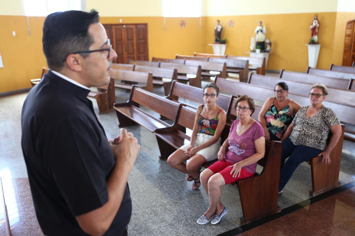 Claudiney Ferreira de Almeida, pároco da Paróquia Santa Mônica e assessor de comunicação da Arquidiocese, orientou os padres da cidade a repassarem a mensagem durante as missas: ‘podemos ajudar falando com as famílias diretamente e também durante as celebrações, fazendo uma conscientização contra a proliferação do mosquito’ (Rodrigo Zanotto)