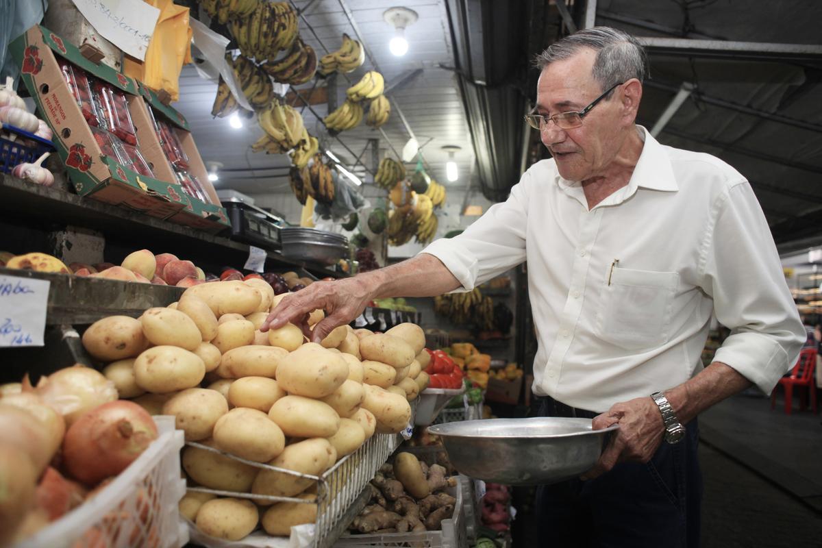 Com um comportamento impressionante, o preço da batata subiu 24,69%, disparadamente o item que mais encareceu no mês de janeiro; custo da cesta no mês ficou em R$ 739,38 (Kamá Ribeiro)