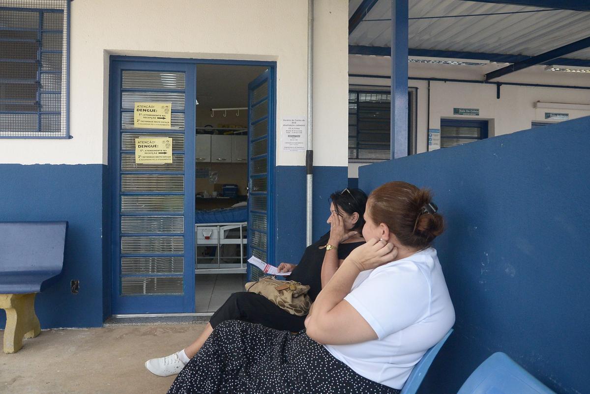 Busca por atendimento de casos suspeitos de dengue tem crescido nos centros de saúde da cidade; Prefeitura afirmou que acompanha diariamente a situação e que há reforço na equipe quando necessário (Alessandro Torres)