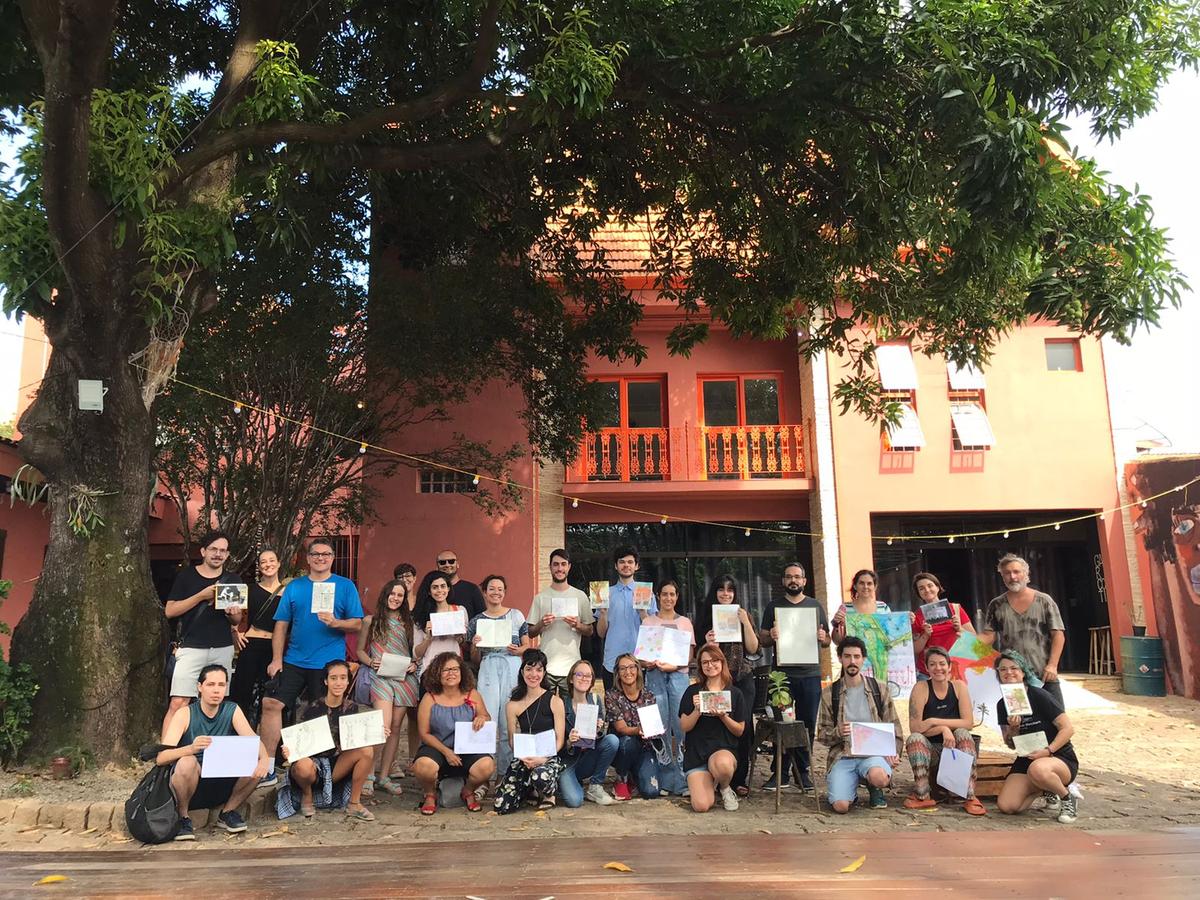 Frequentadores do centro cultural do bairro Santa Genebra mostram trabalhos desenvolvidos em oficinas realizadas no local (Divulgação)
