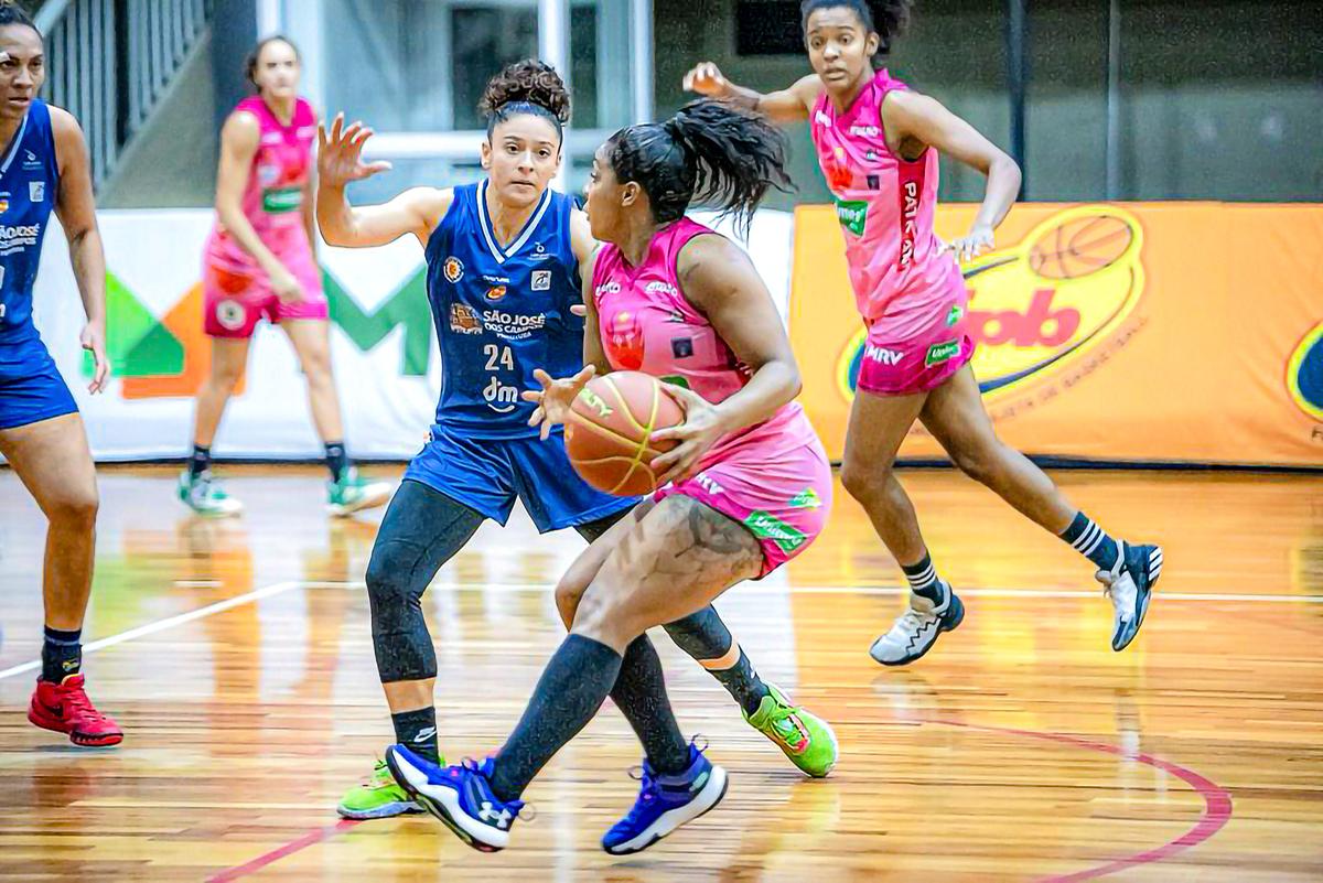 Na última temporada, o Campinas Basquete ficou em terceiro lugar na LBF e em quarto no Paulista (Fabio Leoni/Unimed Campinas Basquete)