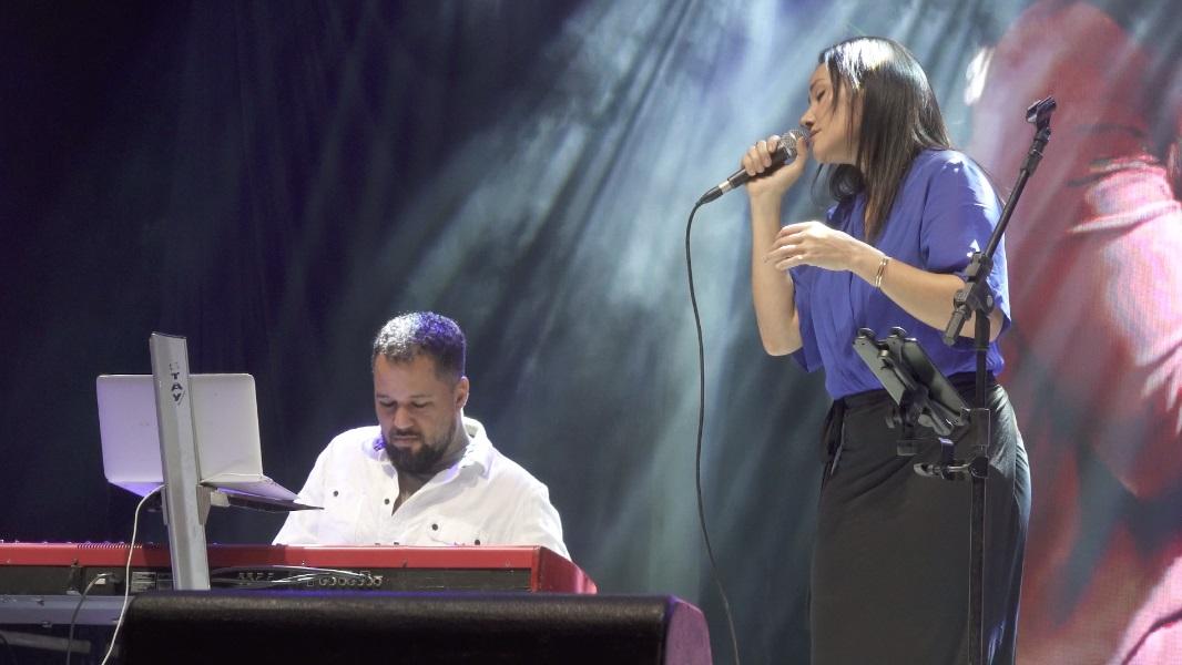 O pianista Thiago Santana e a cantora Ana Paula Moreti farão uma apresentação que vai misturar brasilidades e nuances rítmicas, com toque de jazz (Divulgação)