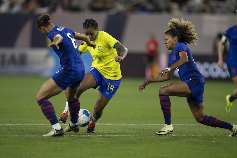 Geyse leva o Brasil ao ataque (Leandro Lopes/CBF)