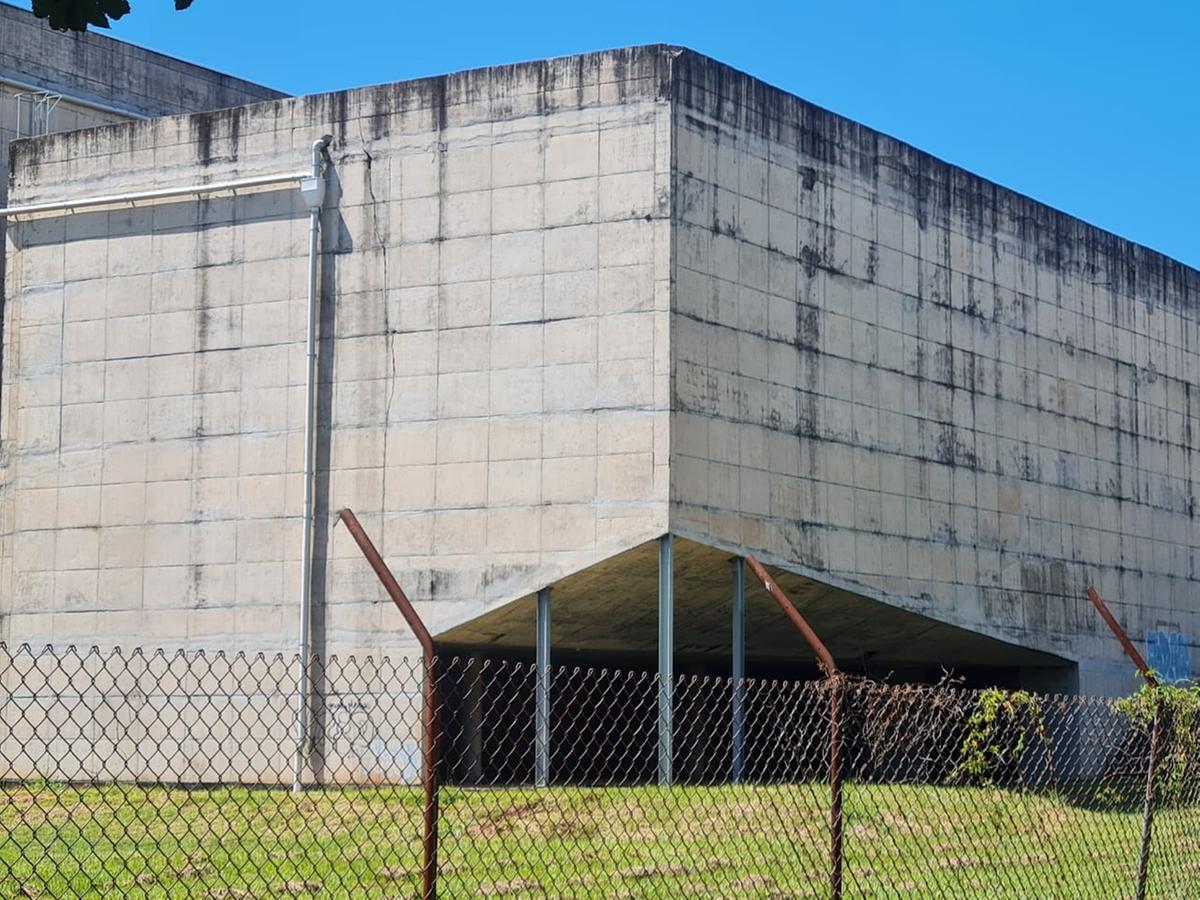 Prédio do teatro que começou a ser construído há quase dez anos (Divulgação)