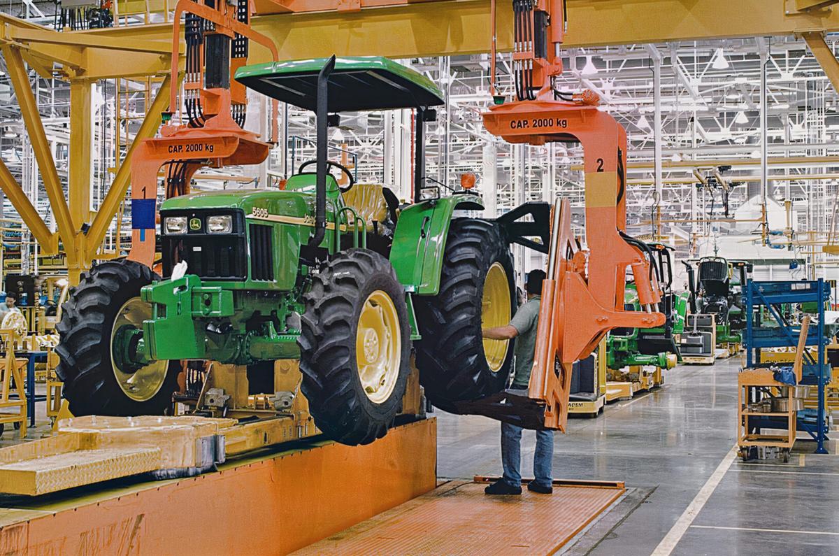 Linha de montagem de uma fábrica de tratores situada na Região Metropolitana de Campinas impulsiona as exportações de maquinário agrícola, destacando-se como líder no comércio exterior (Divulgação)