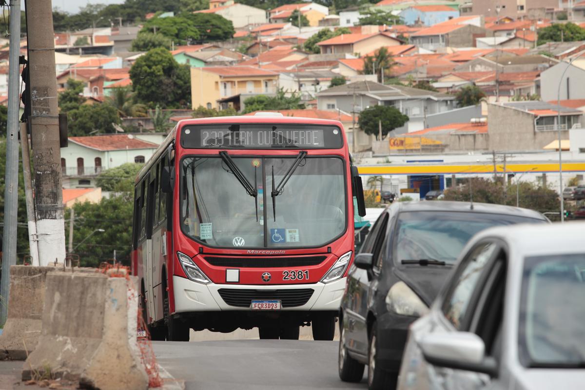 239 faz a ligação entre o Terminal Ouro Verde e os bairros Jd. Ouro Preto, Jd. Uruguai e Jd. Ipaussurama, na região do Corredor Campo Grande (Rodrigo Zanotto)