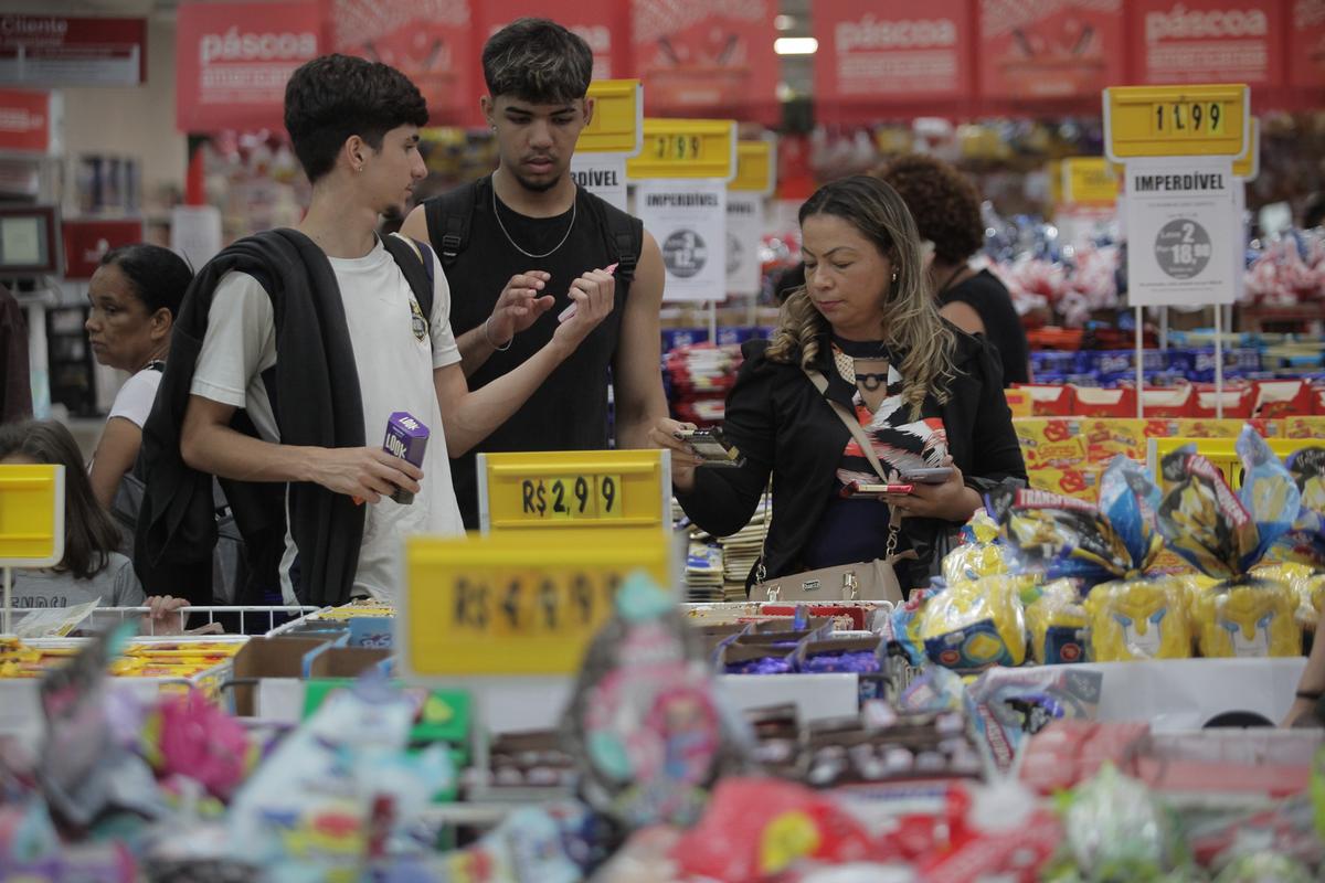 Não há punição para estabelecimentos que praticam preços distintos sobre o mesmo produto, entretanto especialistas lembram que se o consumidor estiver sempre atento, pesquisar preços e comprar com cautela, naturalmente as lojas que cobram valores abusivos perderão clientes e serão prejudicadas (Kamá Ribeiro)