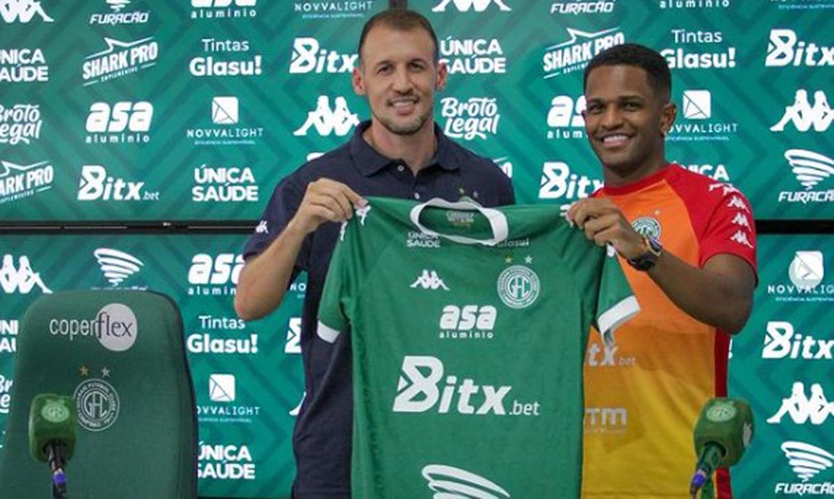 Renyer ao lado do coordenador de futebol Danilo Silva (Reprodução/Instagram)