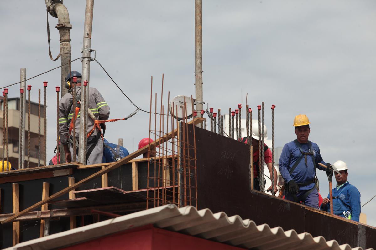 Construção civil teve saldo positivo de 4.277 vagas nos dois primeiros meses do ano, sendo 1.771 postos em fevereiro; setor foi o segundo que mais criou empregos no período (Rodrigo Zanotto)