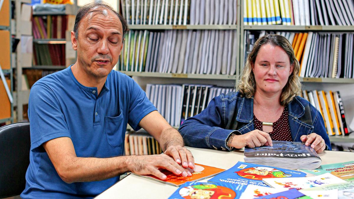 A Biblioteca Municipal Manuel Zink tem uma coleção composta por 1.500 livros em Braille, 500 audiolivros e uma impressora para trabalhos diversos (Rodrigo Zanotto)