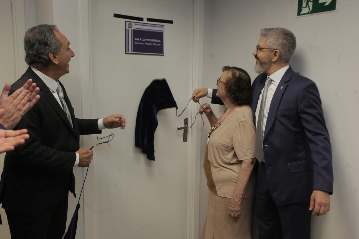 Momento da inauguração da Sala da Presidência Vereador Antonio Panutto (Kamá Ribeiro)