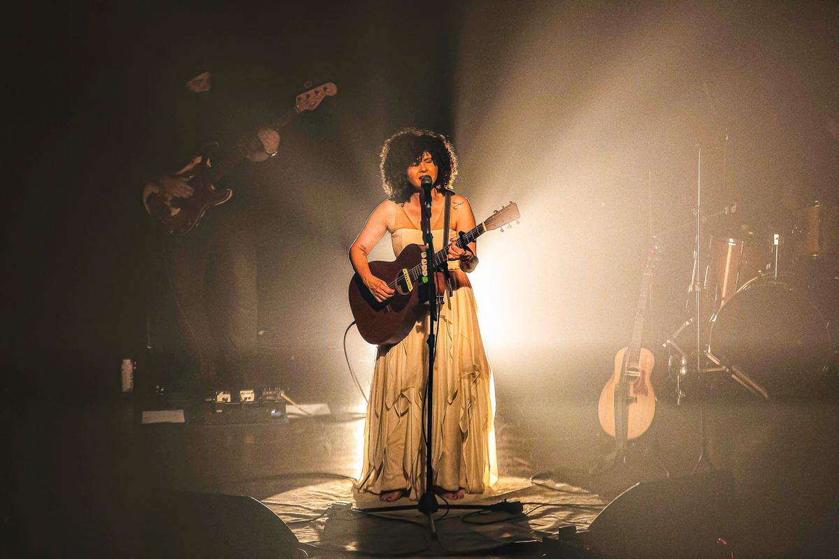 O show ‘Cinco Partes de Mim’ deriva da junção dos repertórios de quatro compositores que lhe inspiraram e de suas próprias canções autorais (Bianca Tatamiya)