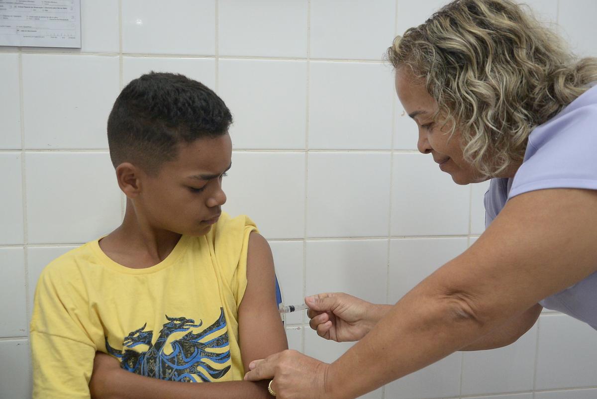 Vacinação contra a dengue no CS Jardim Eulina: crianças e adolescentes de 10 a 14 anos podem, de segunda a sexta-feira, receber o imunizante nos centros de saúde de Campinas (Alessandro Torres)