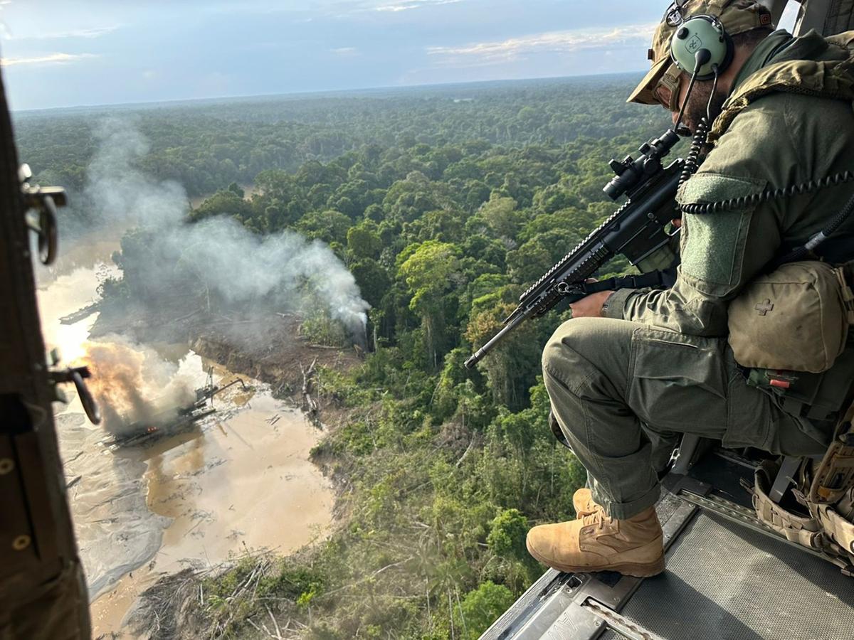 Polícia Federal tem intensificado as ações contra o garimpo ilegal no Norte do Brasil; durante a operação ‘Pirâmide de Ouro’, há pouco mais de um mês, a PF e a Receita Federal desmantelaram uma quadrilha suspeita de movimentar mais de um R$ 1 bilhão em venda irregular de ouro (Divulgação/ PF)