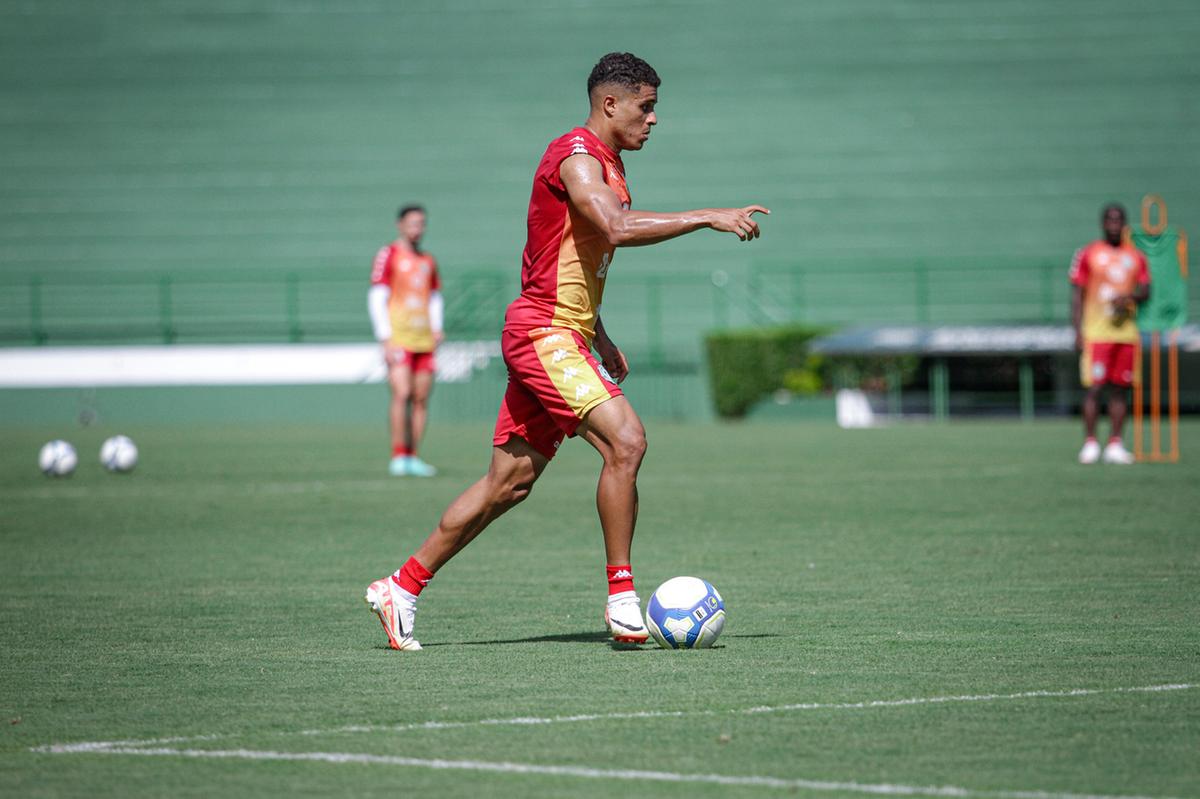 Ponta ganha motivação extra para recuperar espaço entre os titulares (Raphael Silvestre/Guarani FC)