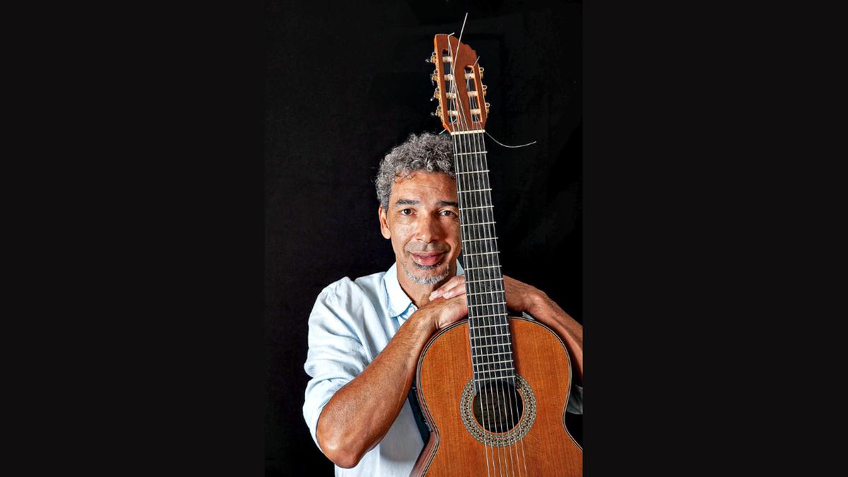 Dono de uma voz possante, Edinho Silva promete um repertório com grandes sucessos do samba e músicas autorais no show de Campinas (Divulgação)