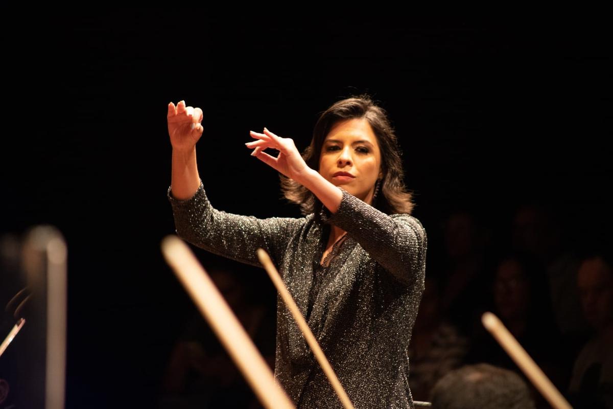 A Orquestra Sinfônica de Campinas será regida hoje pela "maestra" Mariana Menezes (Divulgação)