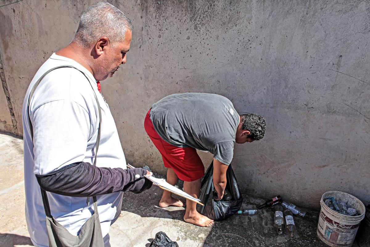 No mutirão de prevenção à dengue promovido ontem pela Prefeitura de Campinas na região do CS Jardim Fernanda, os agentes de saúde foram bem recebidos pelos moradores, mas encontraram várias casas fechadas (Rodrigo Zanotto)