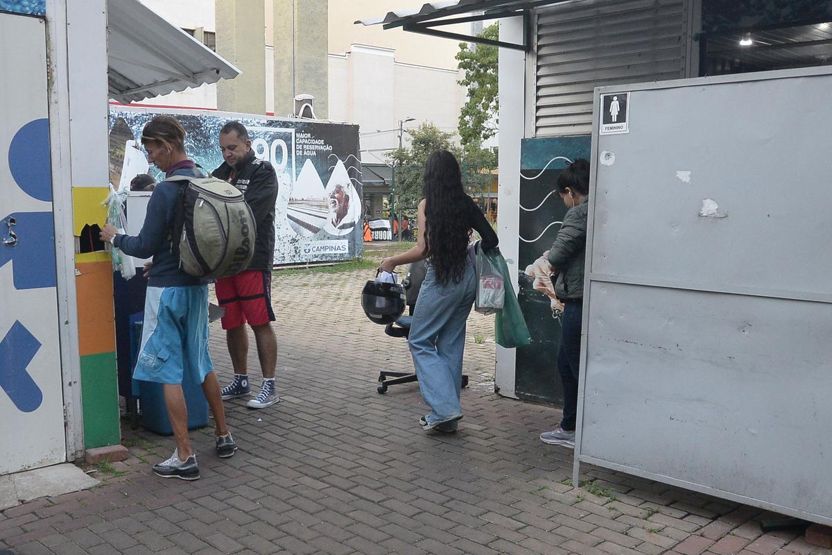 Os banheiros públicos da Praça Ruy Barbosa foram reabertos no início de outubro; segundo a Prefeitura, atos recorrentes de vandalismo têm comprometido o funcionamento das instalações (Alessandro Torres)