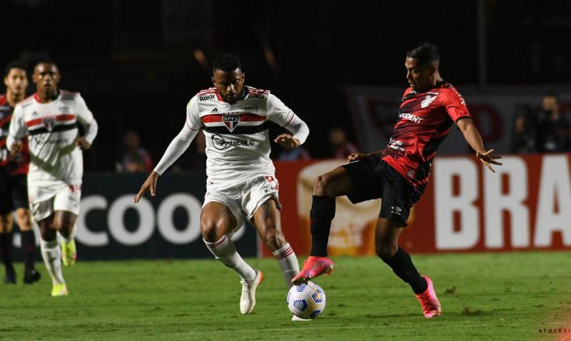São Paulo e Athletico-PR empatam e seguem ameaçados no Brasileiro 