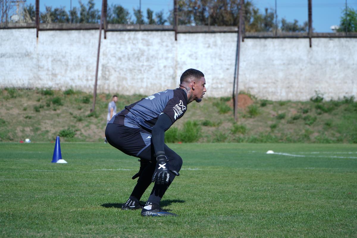 Goleiro Pedro Rocha acredita que a equipe pode dar a volta por cima (Marcos Ribolli)