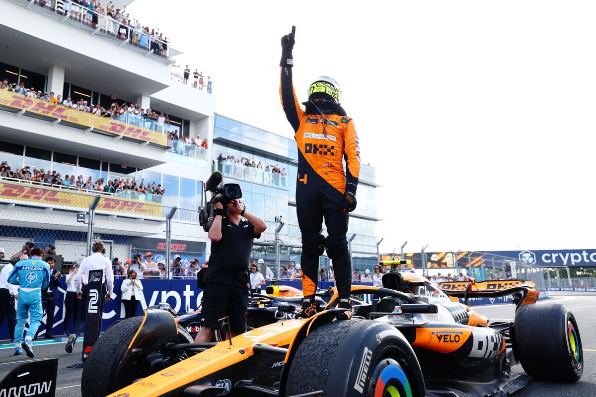 O piloto inglês da McLaren largou em quinto e terminou a corrida na primeira posição (Reprodução/ X/ @f1)