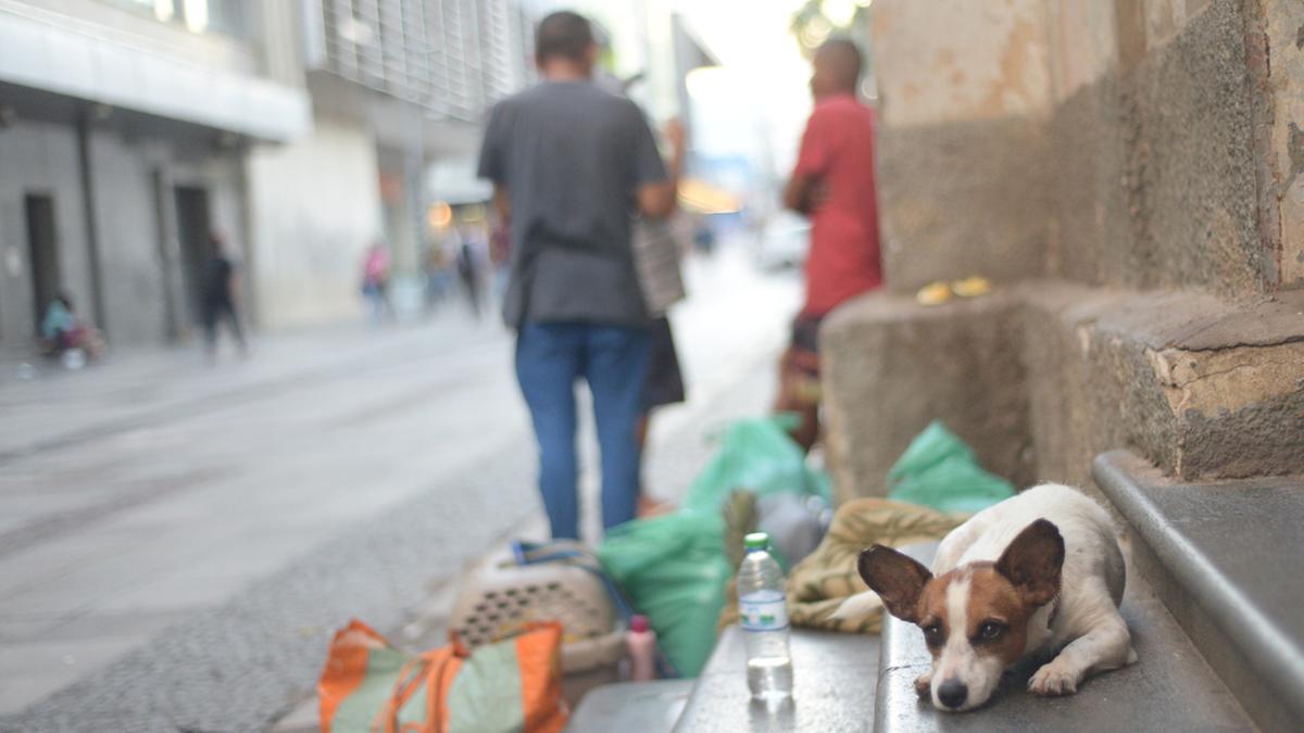 População de rua concentrada no Centro da cidade; a Secretaria de Assistência Social encaminhou à reportagem do Correio Popular relatos de pessoas enviadas para Campinas com a promessa de continuidade da viagem (Alessandro Torres)