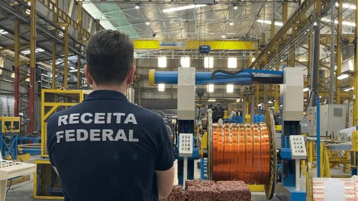Esquema investigado consistia no uso de empresas fantasmas para emissão de notas fiscais fraudulentas, supostamente relativas à venda de produtos e sucata de cobre (Divulgação Receita Federal)