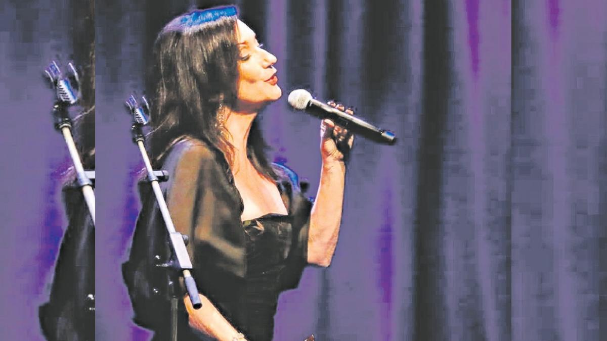 Ao som da Orquestra Sinfônica de Campinas, Zizi Possi canta alguns dos maiores sucessos de sua carreira, como as canções ‘Per Amore’, ‘O que é o que é’, ‘Asa Morena’, ‘Caminhos de Sol’, entre outras (Divulgação)