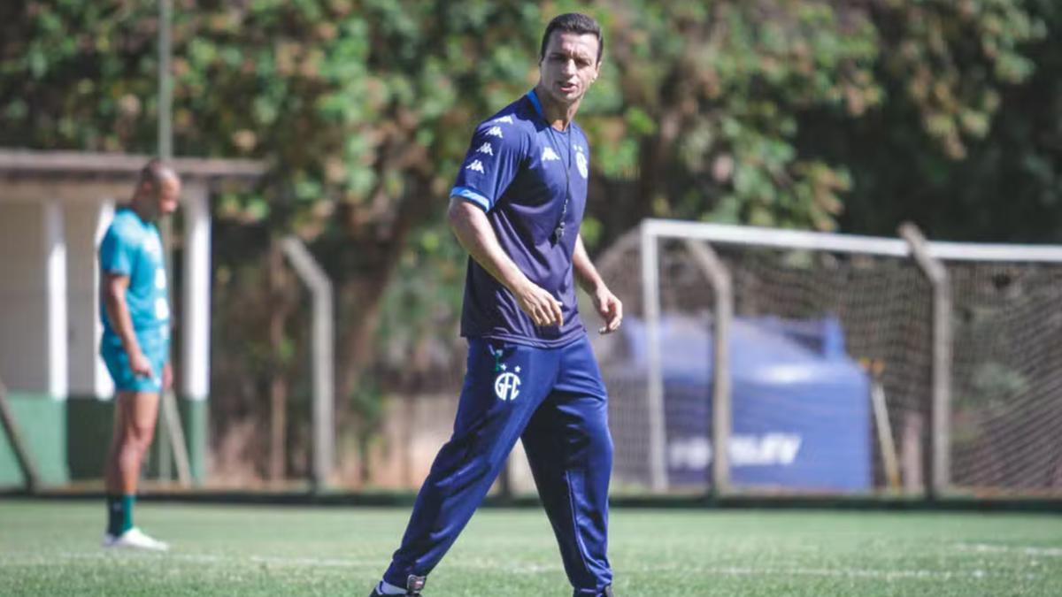 Técnico Júnior Rocha perde jogadores importantes (Raphael Silvestre/Guarani FC)