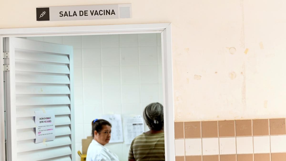 Quinze centros de saúde vacinam contra dengue e contra a gripe neste sábado, 18 (Carlos Bassan)