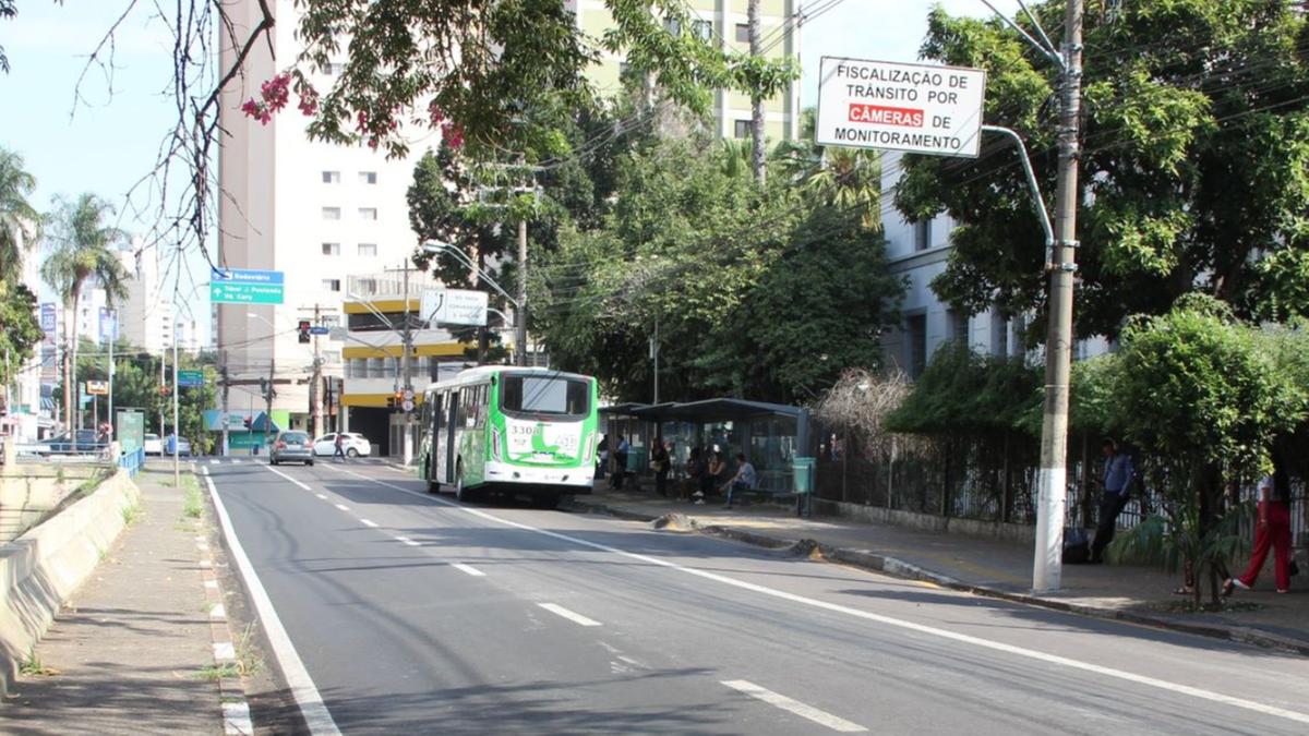 Bloqueio ocorre no lado direito da pista ext (Divulgação Emdec)