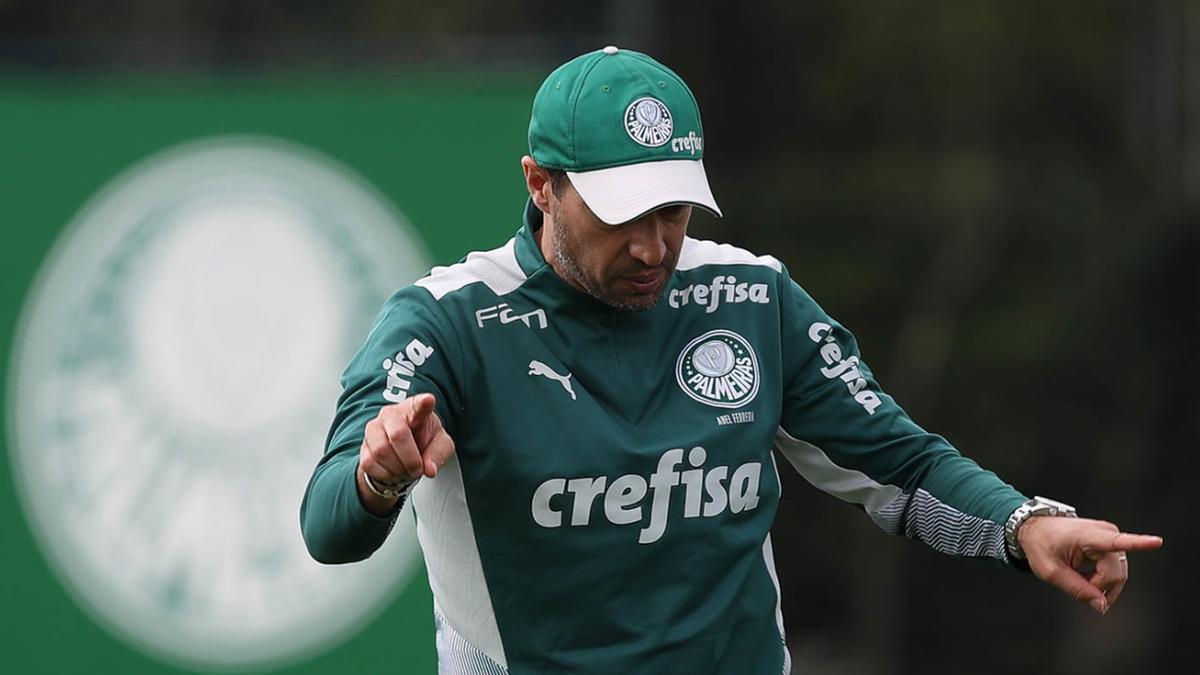 O técnico Abel Ferreira, da SE Palmeiras, durante treinamento, na Academia de Futebol (Cesar Greco)