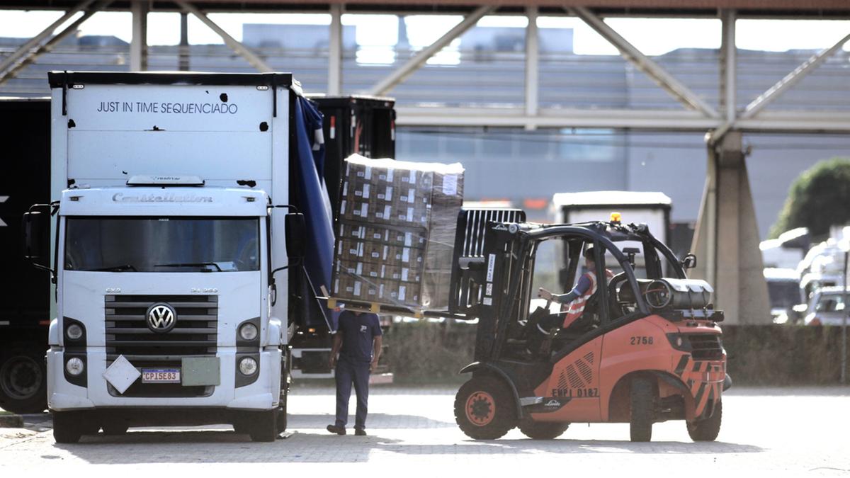 Economista Paulo Ricardo da Silva Oliveira, do Observatório PUC-Campinas, aponta que a infraestrutura logística da região, cortada por algumas das principais rodovias paulistas e do país, e que conta com o Aeroporto de Viracopos, contribui para facilitar as exportações e atrair investimentos (Kamá Ribeiro)