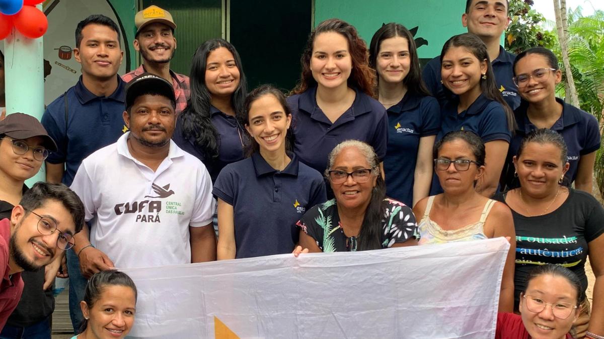 Equipe do projeto Aruanas, grande vencedor do Vitrine Tetra Pak, em ação no Pará (Divulgação)