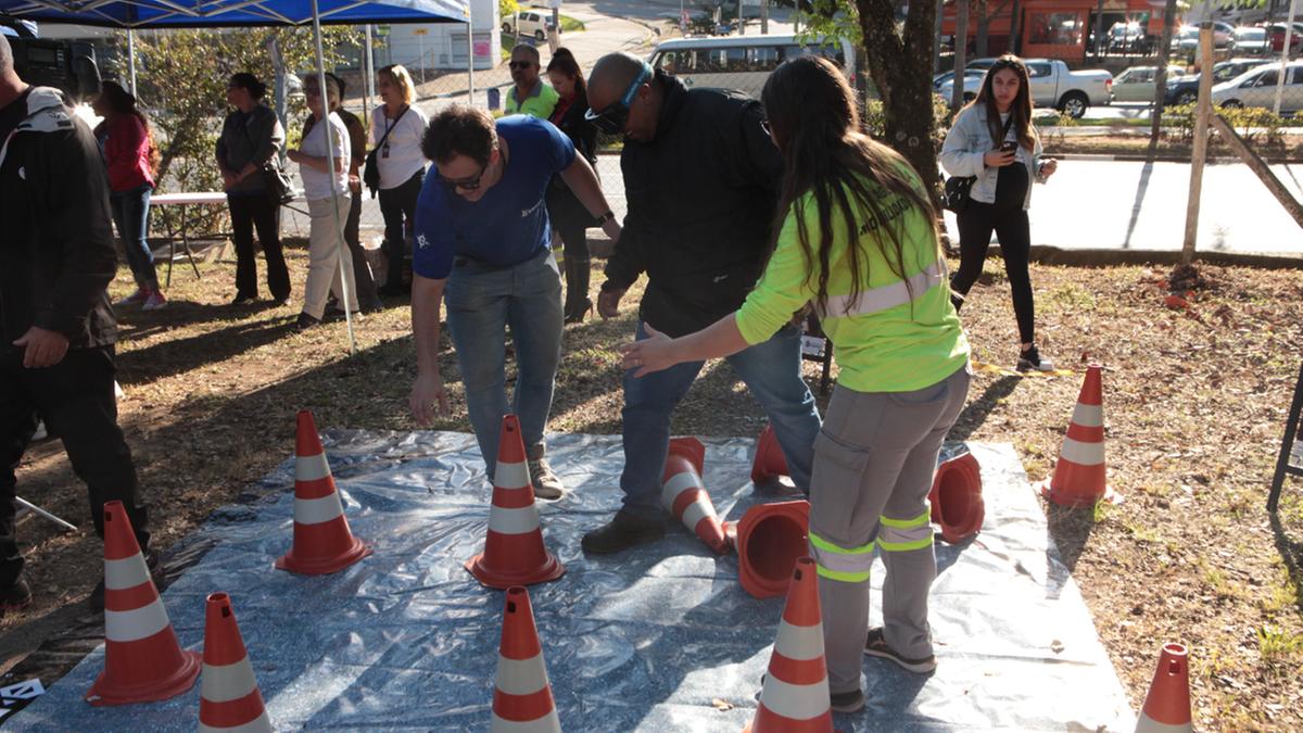 Agentes da Emdec realizaram testes de simulação de embriaguez ao volante como parte de uma campanha de conscientização sobre os perigos dos acidentes causados pela ingestão de bebidas alcoólicas (Rodrigo Zanotto)